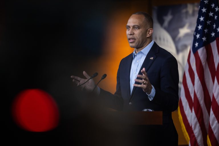 Trump-pardoned Jan. 6 rioter arrested for allegedly threatening to kill Jeffries